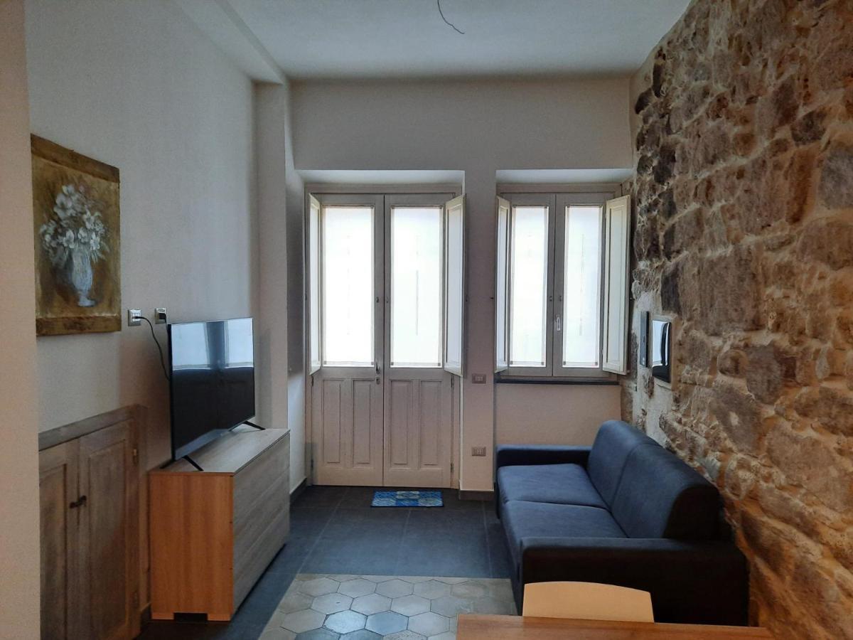 Appartamento Su Palazzina Storica In Centro A Sant'Antìoco Eksteriør billede